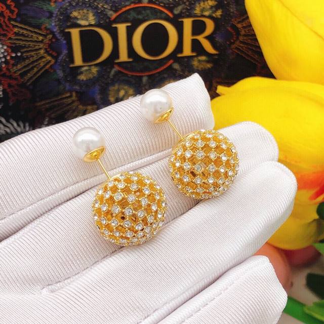 No. Ded0585 Dior's new Cd round tennis-sized diamond-studded hollow earrings DD