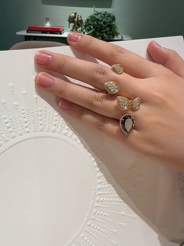 V Gold-Plated Rose Pomegranate Boucheron Triple Drop Ring Size: 678. This classi