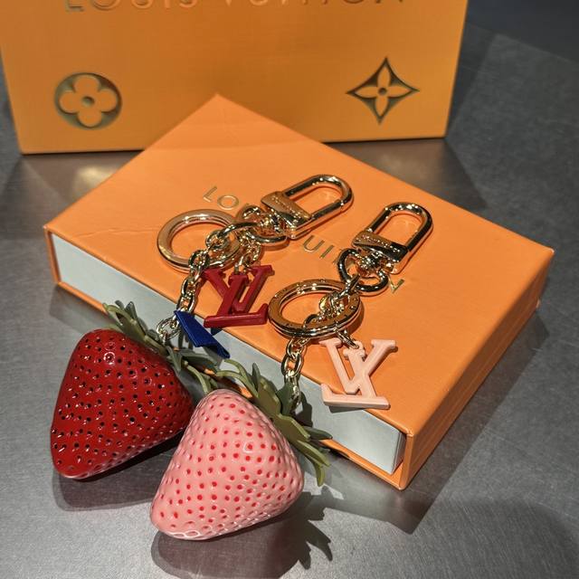 New Lv strawberry shape resin pendant new bag high-end three-dimensional cute p