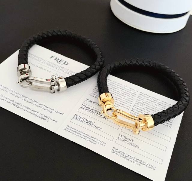The popular Fred horseshoe buckle bracelet is a must-have for fashionistas. Sty