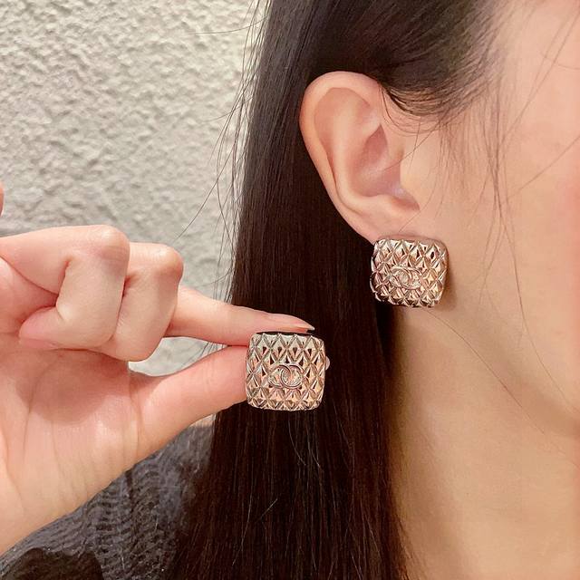 Chanel prismatic double C earrings DDD