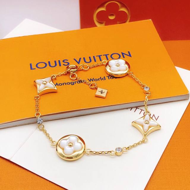 No.Lsl0107 Lv*Latest white mother-of-pearl bracelet consistent Zp brass material