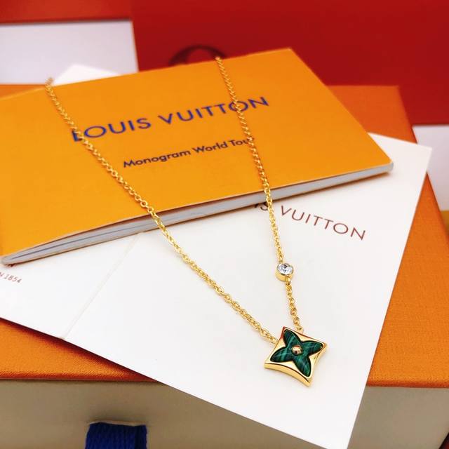 No. Lxl0194 Lv*Latest diamond green mother-of-pearl necklace consistent Zp brass