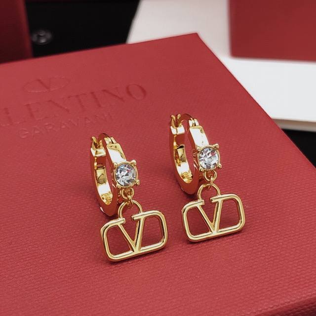 No. Ved0134 Valenti*O's latest ear hooks inlaid with diamonds in white uniform Z