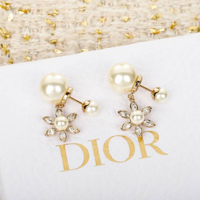 High-quality details as shown in the picture. Dor Sunflower Pearl Earrings 25 l