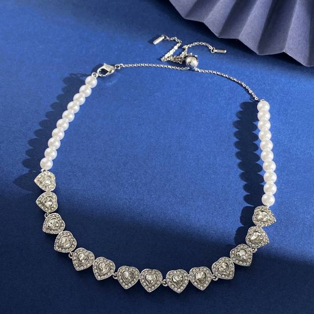 Swarovski Capsule Collection Modern and Stylish Heart-Shaped Diamond Pearl Neckl