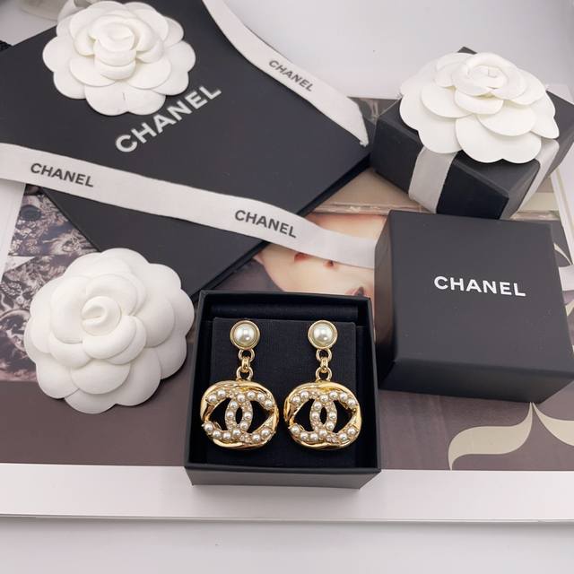 We produce the scented bead hanging hollow twisted sugar cube earrings Z 6000, t