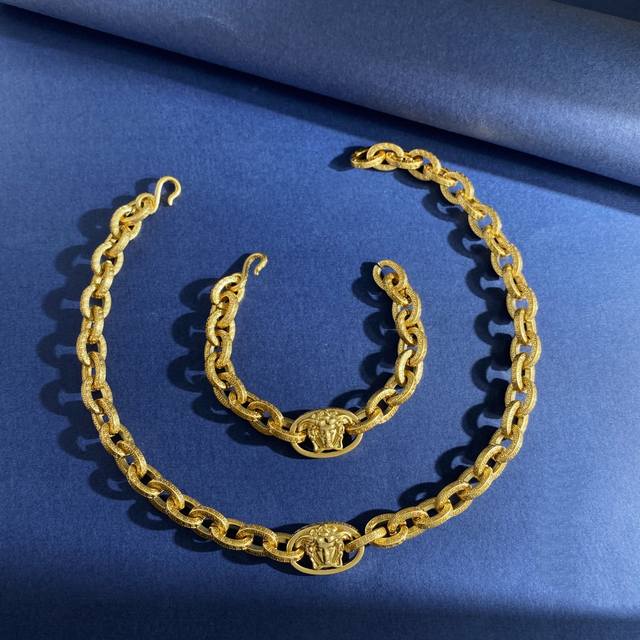 Bracelet Vs92 Necklace Vs92 Versace European and American fashion retro glossy