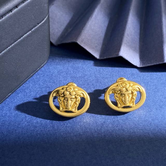 Vs92 Versace European and American retro design hollow oval side-shaped textured