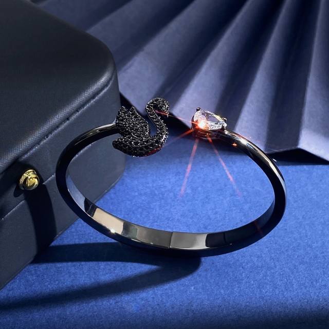 Sh94 Swarovski Unisex Personalized Full Diamond Black Swan Teardrop Diamond Open