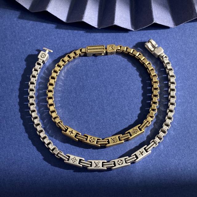 Lu92 Lv Louis Vuitton retro street fashion unisex box chain bracelet with old pa