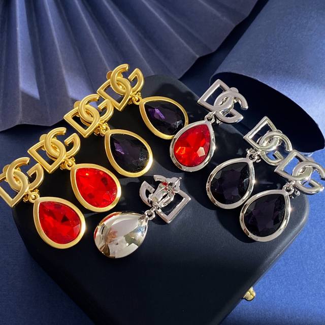 Dg92 D&G European and American retro fashion Dg letter hanging water drop diamon