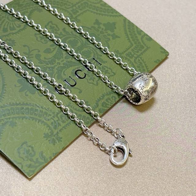 Gucci's latest necklace features a higher-end chain, a celebrity favorite. This