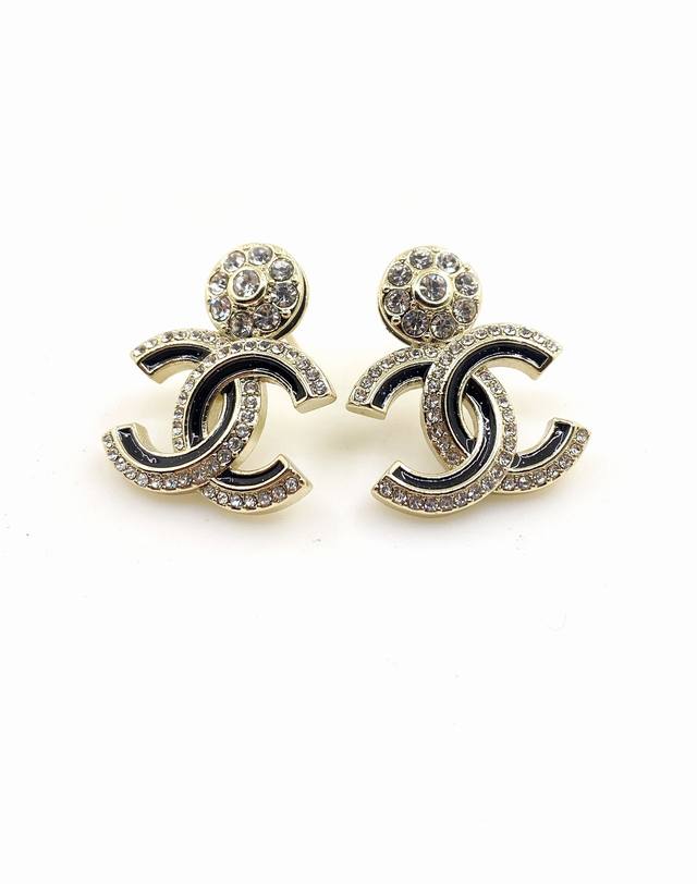 Chanel latest white diamond flower black oil Cc earrings consistent Z batch bras
