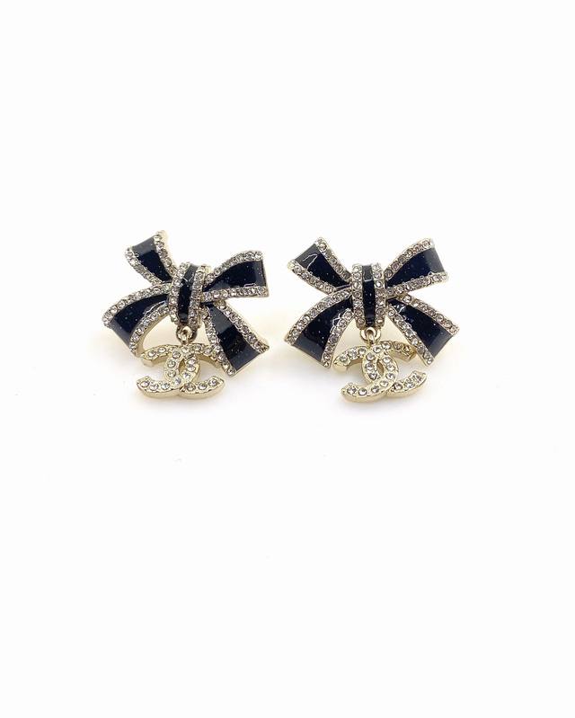 Chanel latest black bow earrings consistent with the Z batch brass material DDD