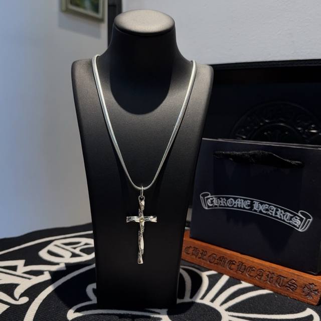 New counter quality Chrome Hearts classic retro snake bone necklace cross pendan
