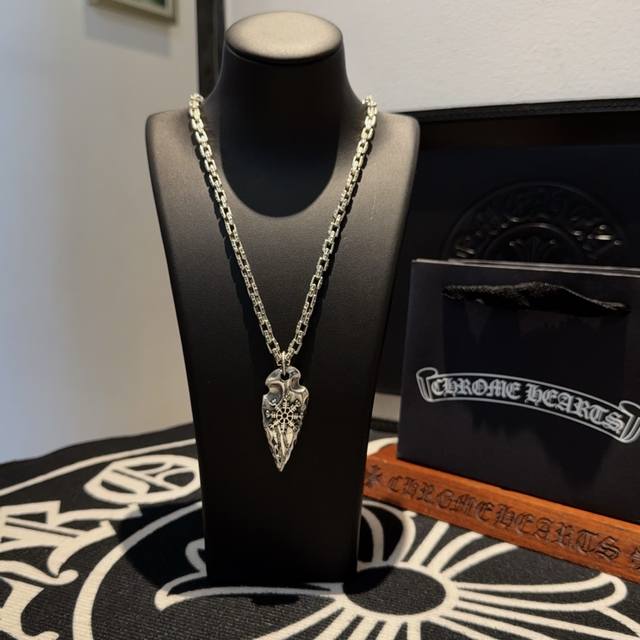 New counter quality Chrome Hearts classic retro cross necklace with arrow pendan