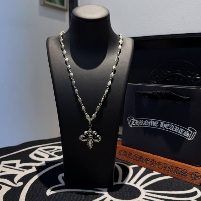 New counter quality Chrome Hearts classic retro cross necklace Scout flower pend