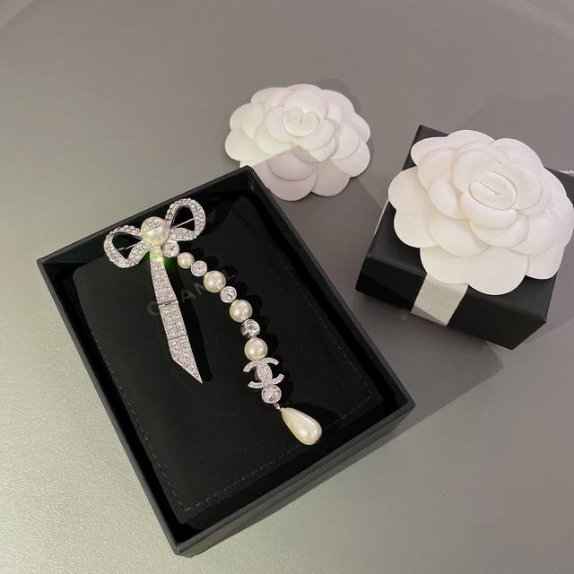 Our fragrant bow brooch is so beautiful, you have to buy it! This is simply a m