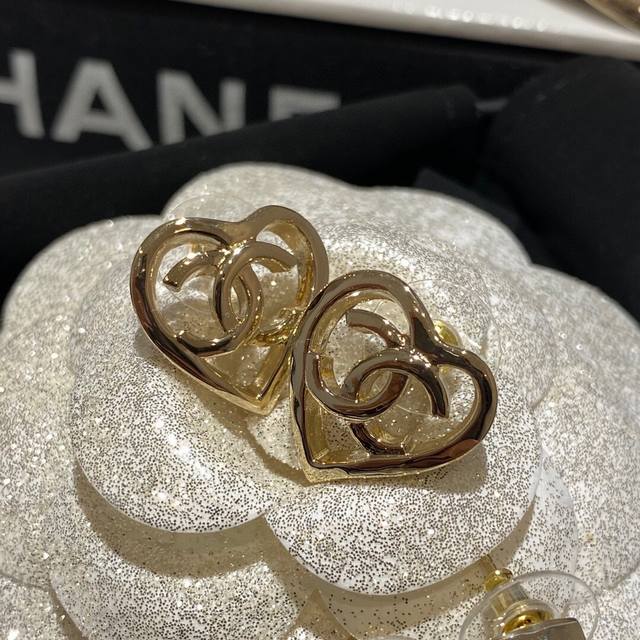 No. Xed0926 Three Hearts No. Xed0842 Ear Hook Heart No. Xed0840 Single Heart No