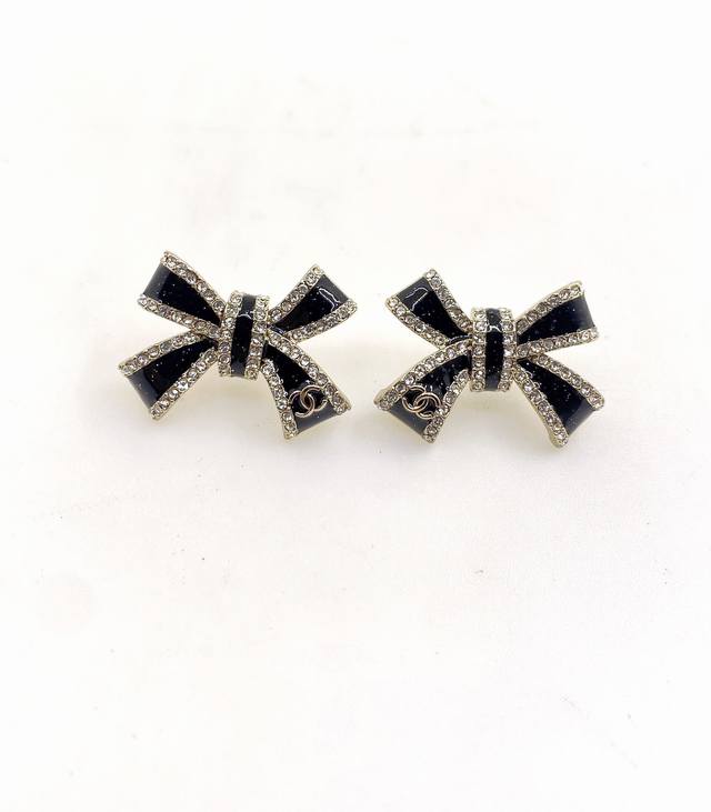 Chanel latest full diamond black bow earrings consistent with the Z batch brass