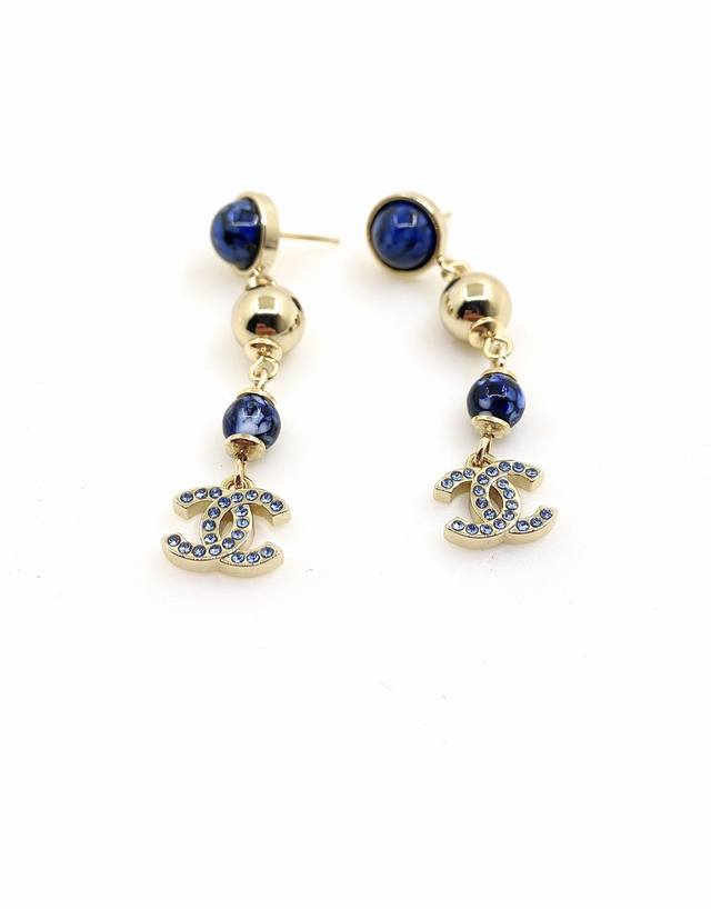Chanel latest blue glass bead long earrings consistent with the Z batch brass ma