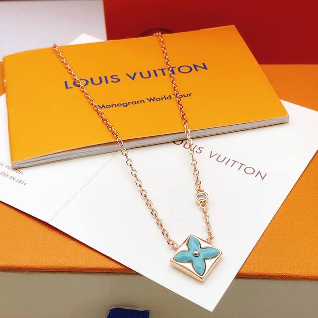 No.Lxl0247 Lv*Latest diamond blue mother-of-pearl necklace consistent with Z bat