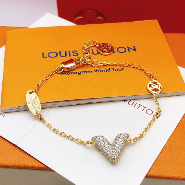 No.Lsl0221 Lv*Latest diamond Vv bracelet consistent Z batch brass material DDD