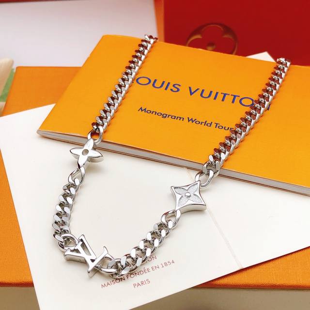No.Lxl0235 Lv*Latest silver glossy necklace consistent with Z batch brass materi