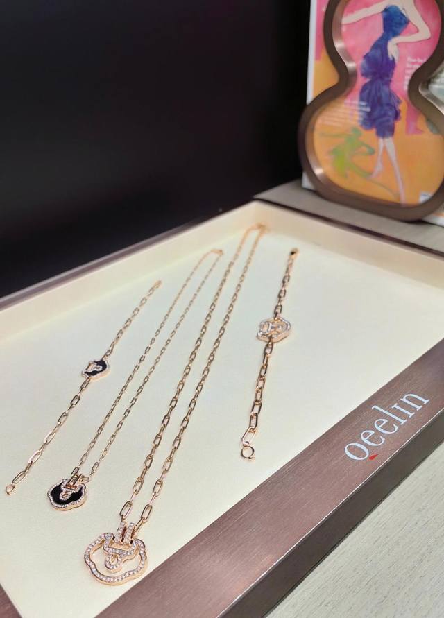 We offer Ruyi lock bracelets, customizable with real gold and diamonds. We only