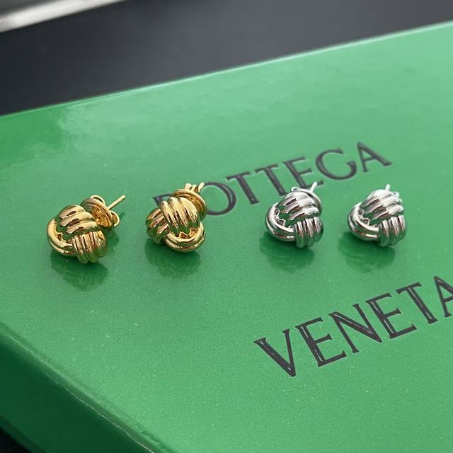 Bv woven Bv earrings are very metallic and very good. The overall details are ve