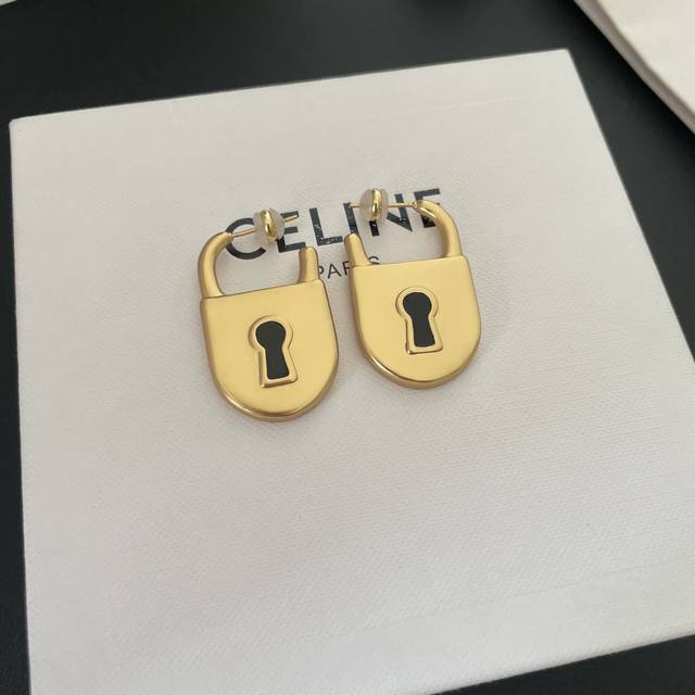 Schiaparelli Schi batch Arelli keychain design retro earrings DDD