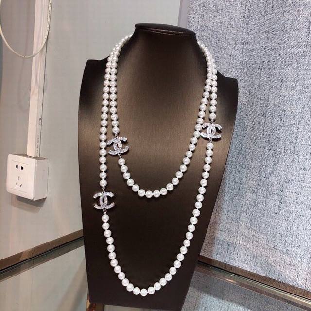 Xiaoxiang's exclusive new all-match Chanel luxury pearl long chain sweater chain
