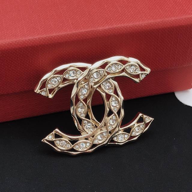 No. Xxz0122 Ch*Nel latest horse eye brooch consistent with Z batch brass materi