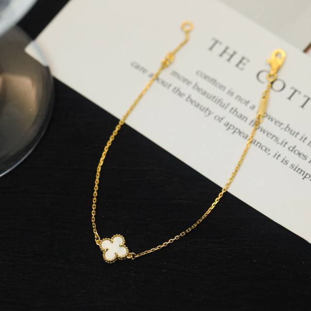 V Gold Mini Four-Leaf Clover White Mother-of-Pearl Bracelet Mini model of four-l