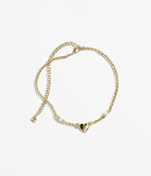 Chanel Chanel is so beautiful this season, especially this heart-shaped necklace