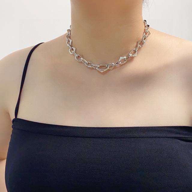 Rada Prada triangle high version fashionable thick necklace. Each triangle is e