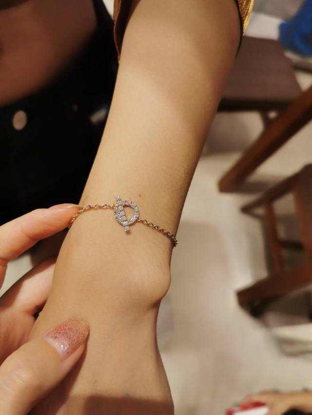 We offer Finesse bracelets, Zp48100+. Be the only one to purchase the first-han