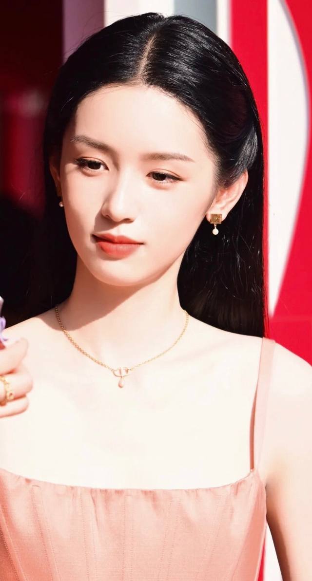 Necklace and bracelet are the same as those we released this week! So beautiful