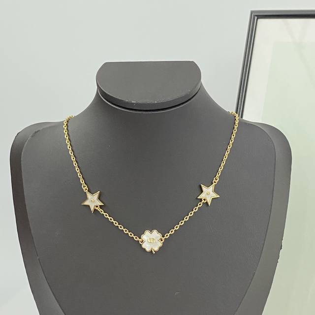 Today's new model code N1113 Dior necklace hot-selling new model Dior white mot