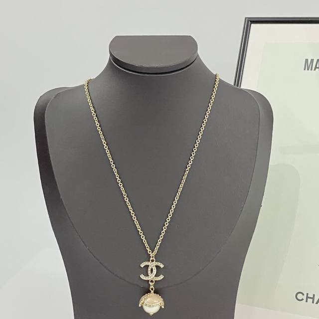 Code N749 Chanel's bestselling necklace, a new arrival! Chanel 23K Pink Flower