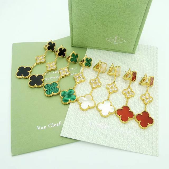 Vca Van Cleef & Arpels four-leaf clover three-flower mother-of-pearl diamond ear