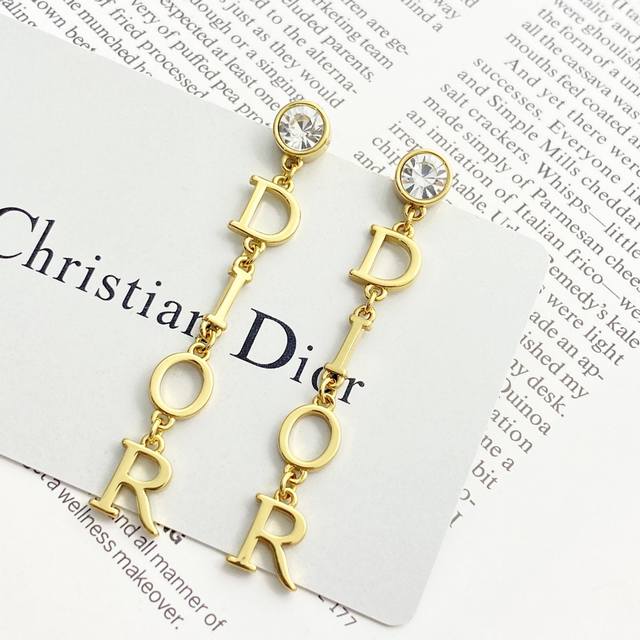 Today's new model code E3172 Dior earrings are a hot seller! New arrival! Dior