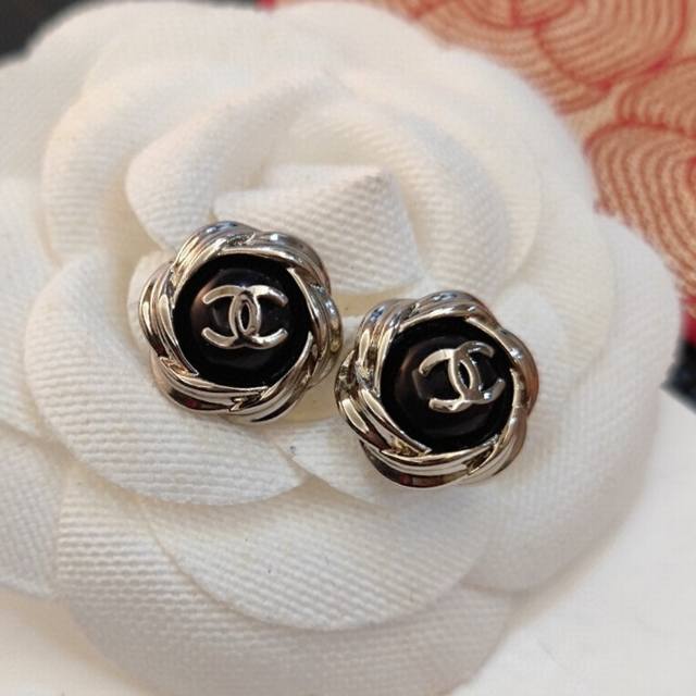 Zp Chanel black pearl hoop earrings with original logo print. Exceptionally beau