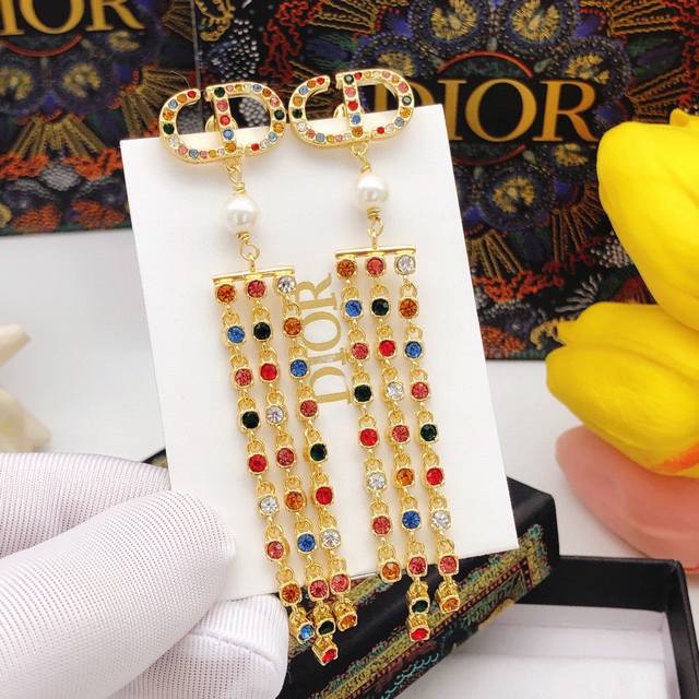 No.Ded0166 Dior's new CD tassel earrings with colored diamonds are meticulously