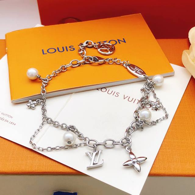 No.Lxl0227 Lv*Latest silver hanging pearl bracelet consistent Zp brass material