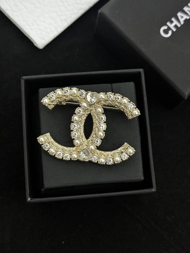 Ch*Nel Latest Light Gold Heart Diamond Cc Brooch Zp Brass Material DDD