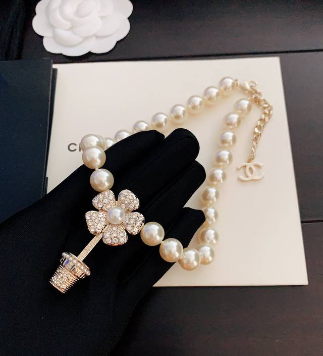 Ch*Nel Flower latest pearl necklace consistent Zp brass material DDD