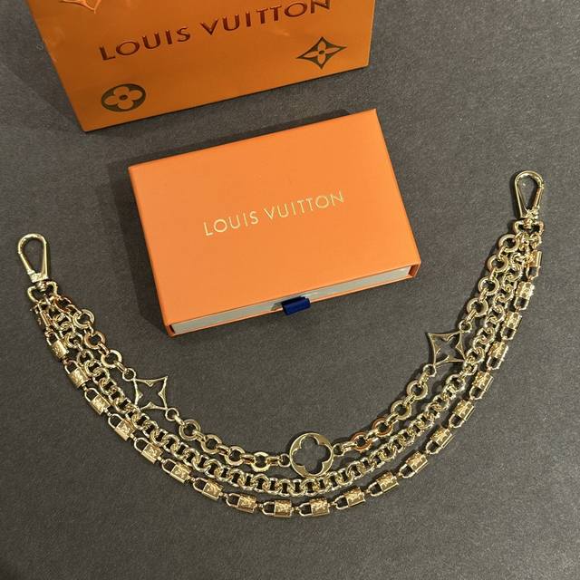 Louis Vuitton logo design metal accessories waist chain chain design unisex coup