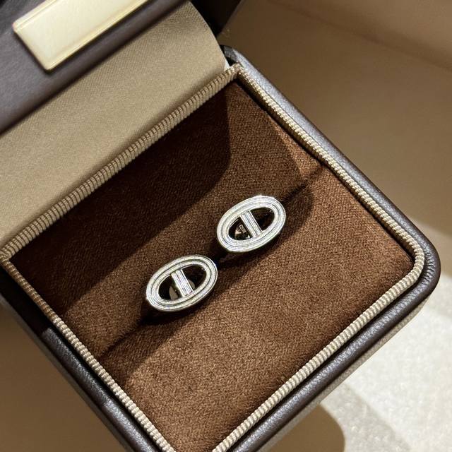 A4737 These classic pig nose earrings with a frosted finish are a timeless favor